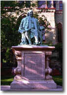 Franklin statue in front of College Hall