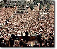 Kennedy addresses Berlin